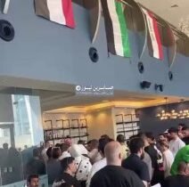 بالفيديو المباشر فوضى خلال عملية توزيع تذاكر مباراة المنتخب الوطني في الإمارات ن…