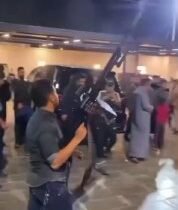 بالفيديواستهتاراً بأرواح المواطنين جراء إطلاق نار عشوائي وكثيف داخل قصر ومضيف ال…