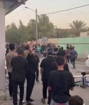 اعتداء انصار التيار الصدري على افراد القوات الامنية المكلفين بحماية احد المراكز …