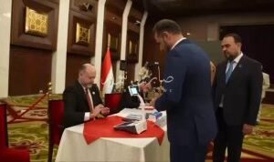 رئيس حركة حقوق حسين مؤنس يدلي بصوته في الانتخابات البرلمانية…