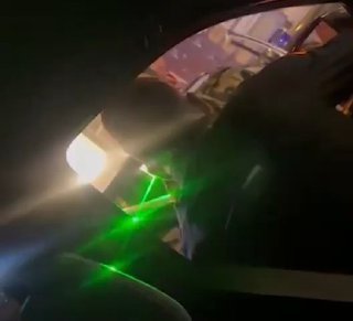 بالفيديو || المتداول اعتداء أفراد من حماية رئيس مجلس النواب على عائلة عراقية بأل…