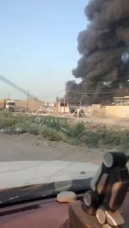 #عاجــــــــــــــــل ارتفاع عمود دخان كثيف اثر اندلاع حريق كبير بمخازن مواد كهر…