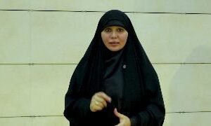 المرشحة عن حركة حقوق المطالبة بالحقوق زينب العبودي تسلسل 8 بغداد  إقرار قانون ال…