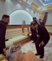 الشيخ خالد جبر العلي شيخ إمارة بني كعب في العالم العربي، لرئيس حركة حقوق حسين مؤ…