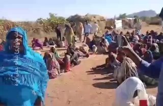 السودان: استغاثات من النساء النازحات من الفاشر: “لقد قتلوا جميع رجالنا ونهبوا ب…