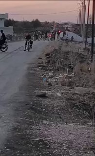 سوريا المحتلة قوات الاحتلال الصهيوني تطلق النار في الهواء لتفريق الأهالي الذين خ…