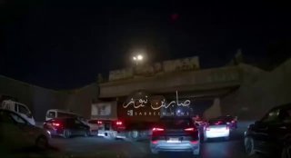 بالفيديو علق صهريج في نفق وزارة النقل بالعاصمة بغداد، مما تسبب في تكدس مروري….