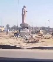 بالفيديو إزالة تمثال الدكتور مصطفى جواد، أحد أبرز أساتذة اللغة العربية في العصر …