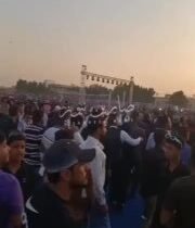 “ابو الاحمر صورتك بالدرون اذا ما اجيبك اني معتب”مهازل ومعارك بالكراسي وسط اطلاق …