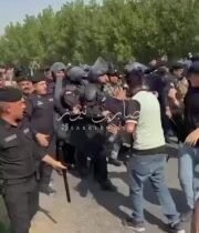 بالفيديو احتكاك بين متظاهري خريجي الهندسة والعلوم والقوات الأمنية قرب أحد مصافي …