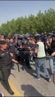 بالفيديو احتكاك بين متظاهري خريجي الهندسة والعلوم والقوات الأمنية قرب أحد مصافي …