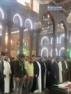 بالفيديو من داخل ضريح الإمام الحسين (عليه السلام)، تشييع جثمانَي الشهيدين اللذين…