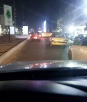 بالفيديو مخالفة انتخابية شاشة عرض دعائية متنقلة تسير وسط الشارع تسببت بازدحام مر…