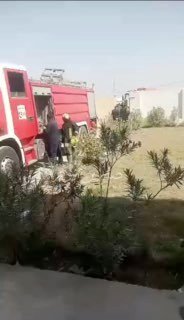 بالفيديوعنصر في الدفاع المدني بالقرب من حريق المدرسة يؤكد وقوع اصابات بين الطالب…