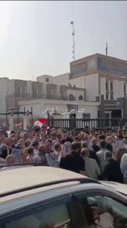 بالفيديوتظاهرات ذوي الشهداء والسجناء السياسيين امام هيئة التقاعد مطالبين بفروقات…