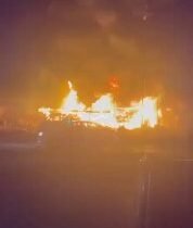 بالفيديو اندلاع حريق كبير في علوة المخضر القديمة في محافظة النجف الاشرف…