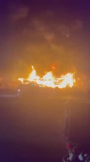 بالفيديو اندلاع حريق كبير في علوة المخضر القديمة في محافظة النجف الاشرف…