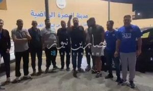 بالفيديو بسبب رفع لافتة الامام الحسين (ع) للرد على الجمهور السعودي .. امن الملاع…