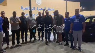 بالفيديو بسبب رفع لافتة الامام الحسين (ع) للرد على الجمهور السعودي .. امن الملاع…