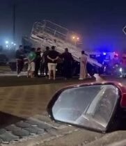 بالفيديو سقوط رافعة على سيارة احد المواطنين أثناء تعليق دعاية انتخابية في حي الع…