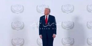 بالفيديو || من قمة شرم الشيخفي مشهد مُهين للوطن العربي وقادته، يقف الأحمق ترامب …