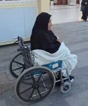 مناشدة عاجلة عبر قناة صابرين نيوز ابنٌ عاقٌّ رمى والدته التي حملته وهنًا على وهن…