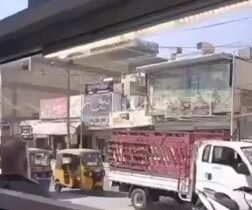 بالفيديو بغداد،،، إطلاق نار ورمي من قبل مسلحين في سوق النصر بمنطقة الشعلة…