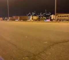 رصد صابرين نيوز رتل آليات عسكرية تابع للإحتلال الامريكي على الطريق الدولي من محا…