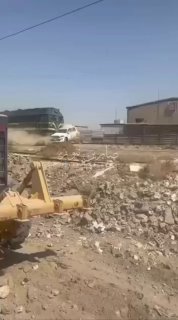 بالفيديو المتداولالتاجي: قطار يسحق عجلة دفع رباعي نوع “لاند كروزر” عند مدخل أبو …