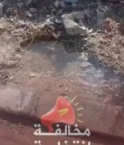 مخالفة انتخابيةأحد المرشحين للانتخابات يكسر أنبوب ماء ليثبت صورته في محافظة المو…