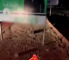 مخالفة انتخابية3 لوحات دعائية لـ 3 مرشحين تقطع الطريق امام حركة المارة مما تضطره…