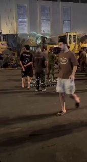 بالفيديو الان ازالة التجاوزات محال تجارية من سوق بغداد الجديدة…