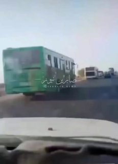 بالفيديو | شاهدحكم الغابة، عصابات الجولاني التكفيرية تهدد طلاب الجامعات من الطائ…