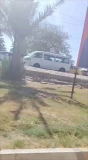 شاهد | بالفيديو المتداول سائق متهور يسير بالاتجاه المعاكس لخط السير ويصدم العجلا…