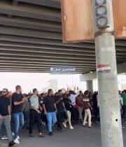 بالفيديو تظاهرات غاضبة لعقود محافظة ميسان احتجاجًا على انقطاع رواتبهم لمدة ٩ أشه…