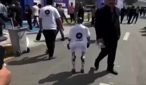 ترند اجتماعي روبوت صيني بمعرض بغداد الدولي شباحو روبوت انت من وين من بغداد  زين …