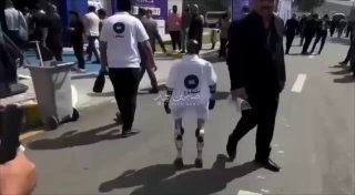 ترند اجتماعي روبوت صيني بمعرض بغداد الدولي شباحو روبوت انت من وين من بغداد  زين …