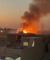 بالفيديواندلاع حريق كبير في قضاء المحمودية قرب الطريق الحولي جنوب بغداد….