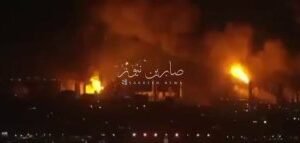 #عاجـــــــــــــــل | بالفيديو مشاهد لاندلاع حريق كبير في مصفاة إل سيغوندو، بول…