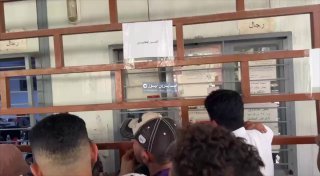 شاهد بالفيديو هكذا يبدو حال المراجعين في تربية الكرخ الثانية ببغداد ؟!…