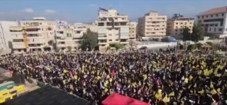 لبناناستمرار توافد المعزين قرب مرقد سيد شهداء المقاومة.#انا_على_العهد لبنان: بدء…