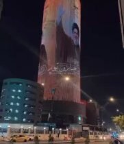 رفع صورة السيد الشهيد درة لبنان على شاشة مول بغداد  #انا_على_العهد…