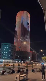 رفع صورة السيد الشهيد درة لبنان على شاشة مول بغداد  #انا_على_العهد…