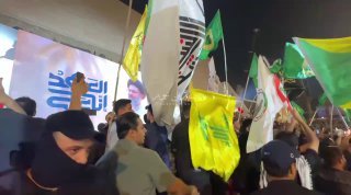 معتازة لليوم المحور معتازة النعش الرمزي لسيد شهداء المقاومة وسط ساحة التحرير…