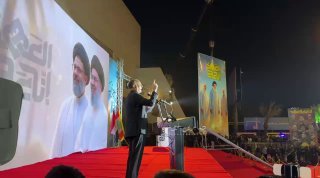 ولا يحتاج ننصبلك بعد تمثال شكو قمة جبل على الكاع تمثالك#انا_على_العهد…