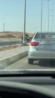 شاهد | بالفيديوعجلات الاحتلال الامريكي تقطع الطريق وتعبر الرصيف مما تسبب بحالة ا…