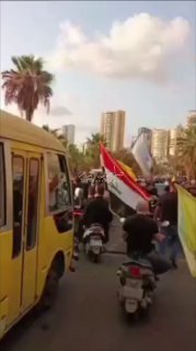 العلم العراقي في مسيرات بيئة المقاومة بمنطقة الروشة…