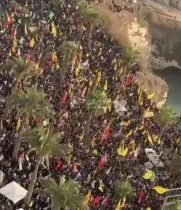 سيل بشري يهتف بنداء #لبيك_يا_نصرالله ضمن منطقة الروشة في بيروت…