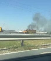 بالفيديوارتفاع عمود دخان من مبنى امام مجمع الرقابة المالية في منطقة الغزالية غرب…