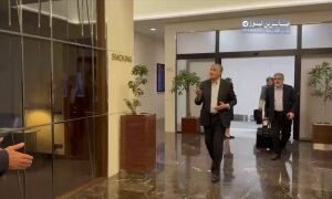 بالفيديو رئيس منظمة الطاقة الذرية الإيرانية ونائب الرئيس الإيراني إسلامي يصل إلى…